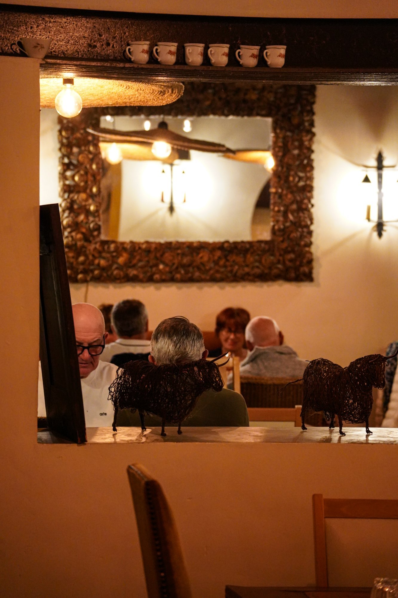 L'intérieur chaleureux de la Guinguette